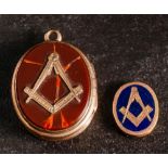 A yellow metal oval Masonic cameo pendant: one side set with compass and square the other with