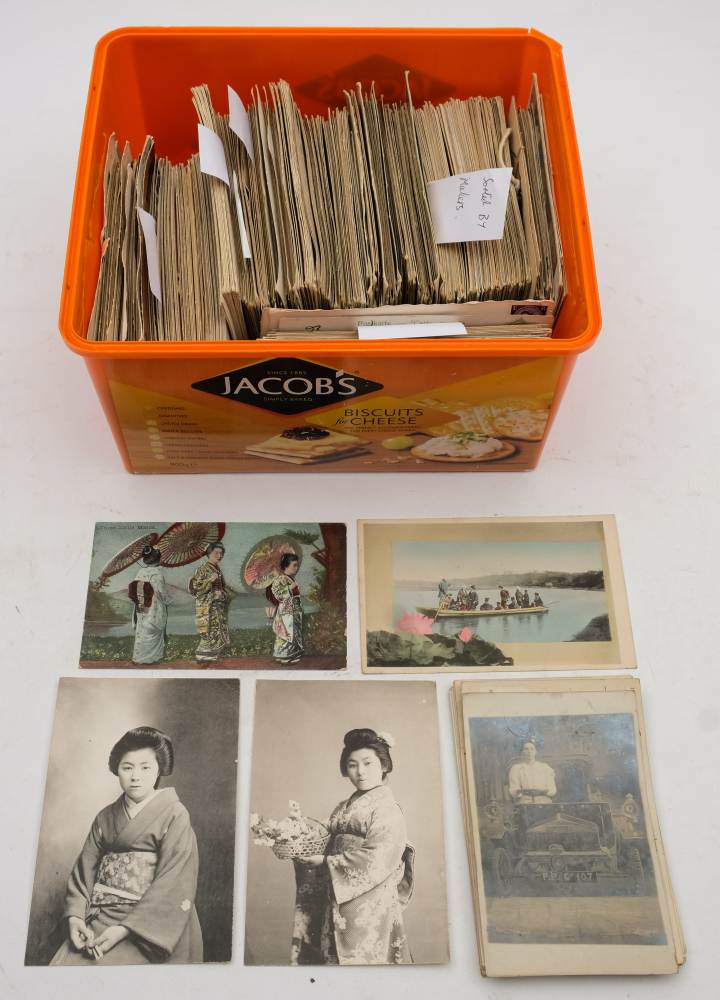 A collection of early 20th century and later GB and foreign postcards,