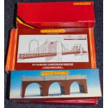 Hornby Railways R179 Grand Suspension bridge, together with 4 R180 viaducts.