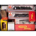 A Wills Finecast OO/HO gauge LNER K3 Class 2-6-2 locomotive and tender kit: together with a group