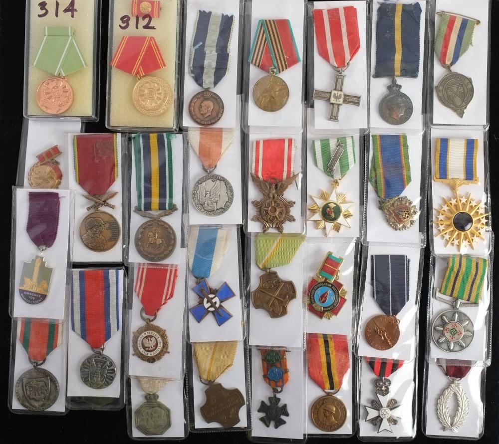 A collection of various World medals : including a Belgian Independence Centenary Medal, 1830-1930,