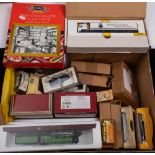 Castlehouse, and others. A boxed collection of vintage commercial and other vehicles.