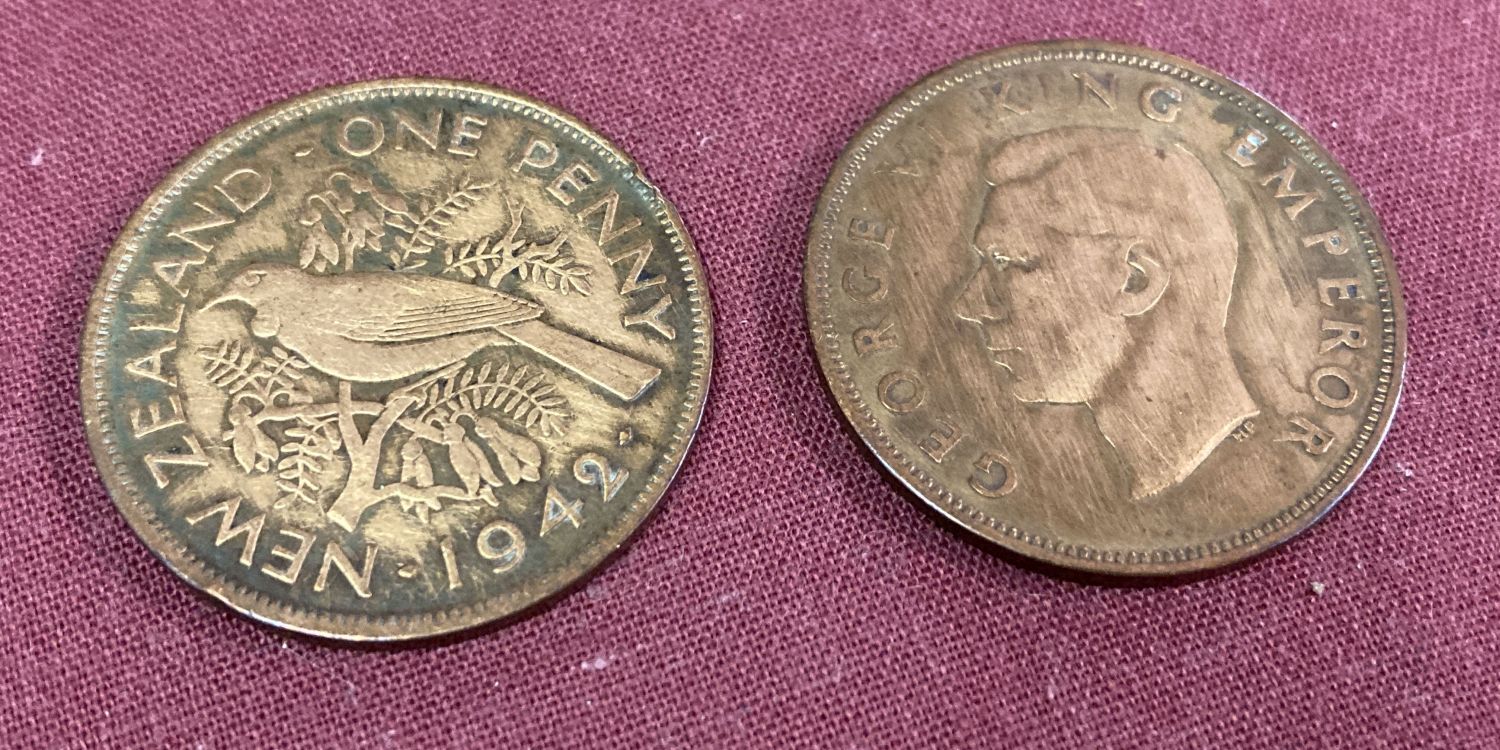 2 1940's George VI New Zealand pennies, dated 1942 & 1945.
