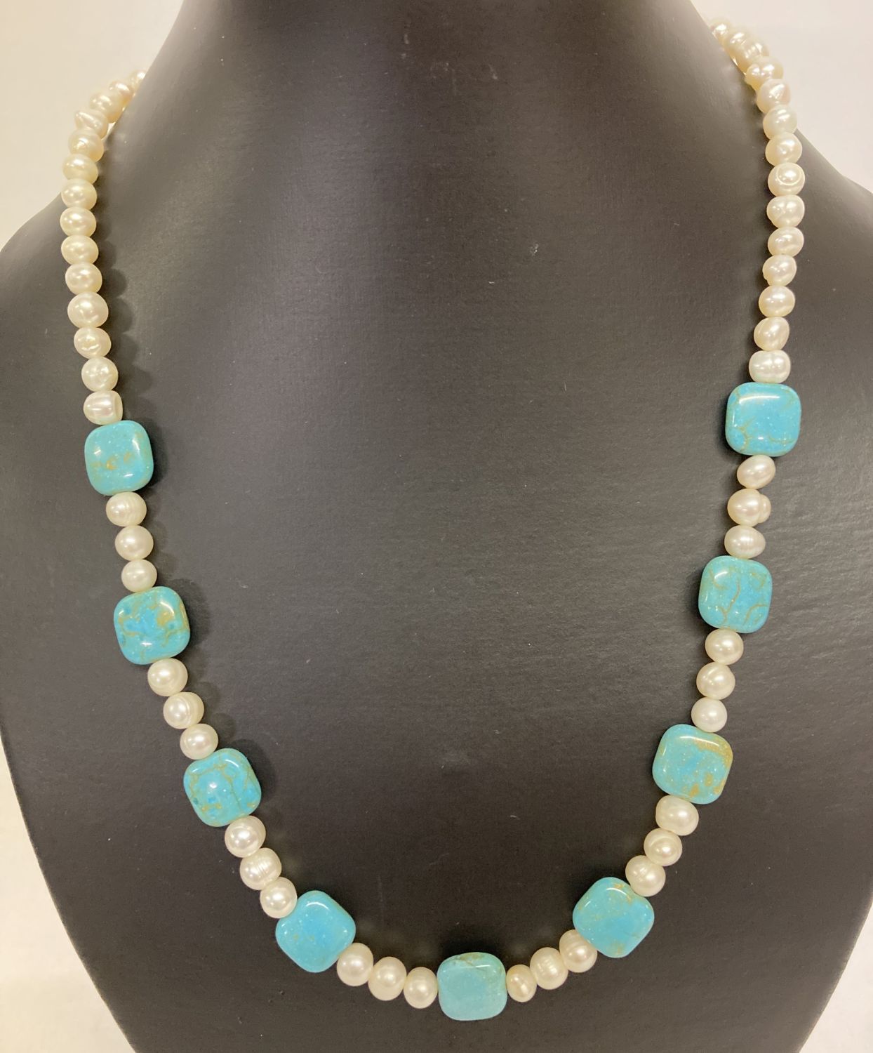 A 20" turquoise and fresh water pearl beaded necklace with pearl set clasp.