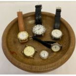 A wooden dish with 6 vintage men's and ladies wrist watches to include Sekonda.