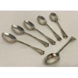 A boxed set of 6 Victorian silver teaspoons with decorative handles and twist design stems.