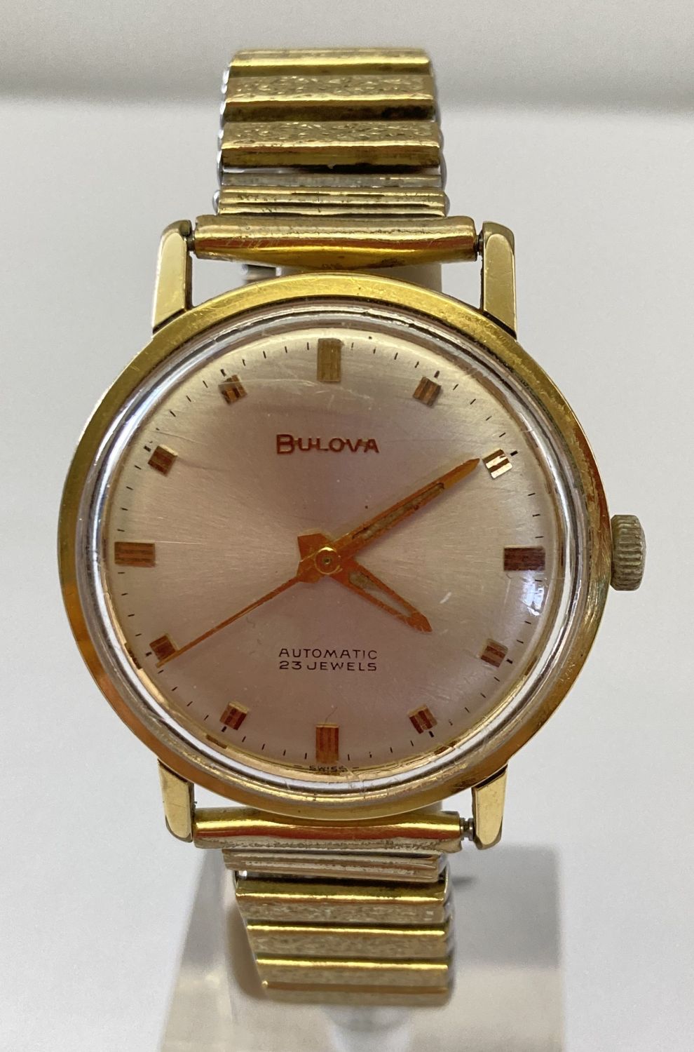 A vintage mens automatic wristwatch by Bulova with expanding bracelet strap.
