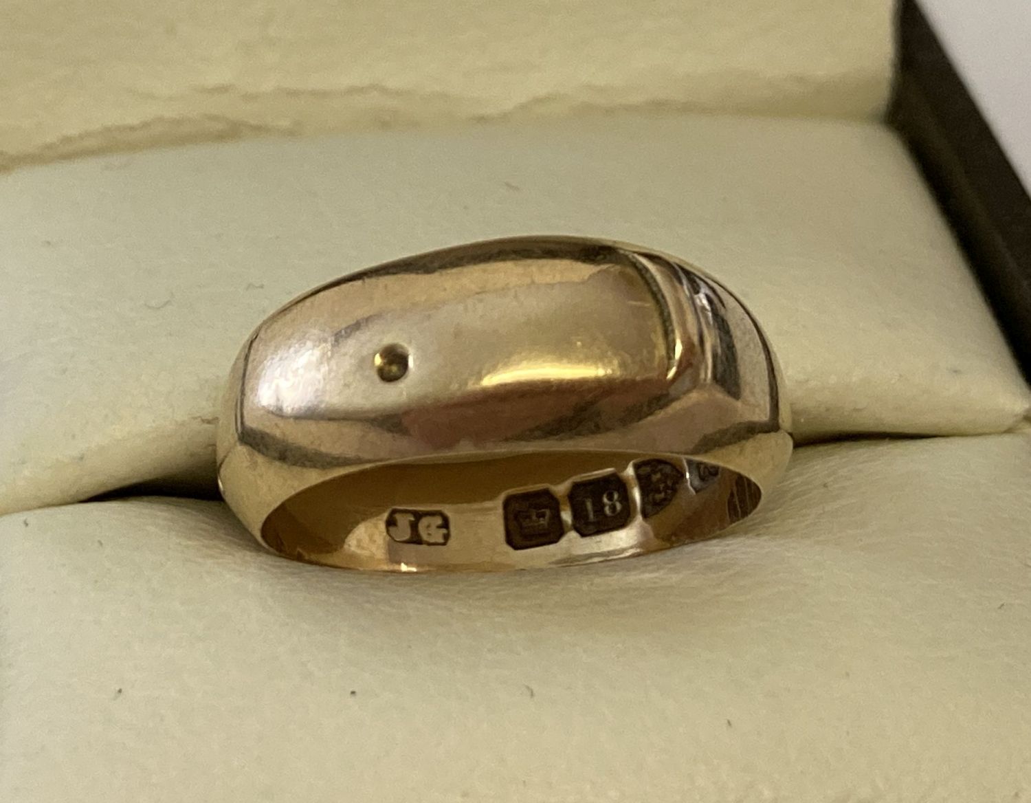 An 18ct gold buckle design band ring, design very worn.