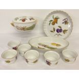 A quantity of assorted Royal Worcester "Evesham" pattern oven to table ware.