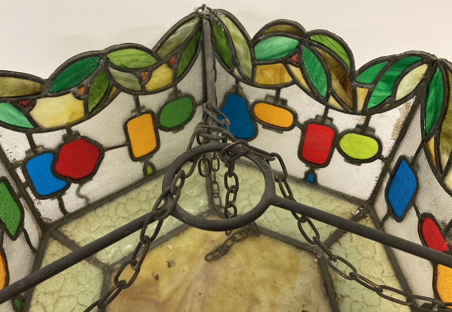 A vintage hexagonal shaped leaded stained glass ceiling pendant light shade. - Image 5 of 5