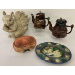 A collection of vintage ceramics to include Price Kensington Toby teapots. Lot also includes a