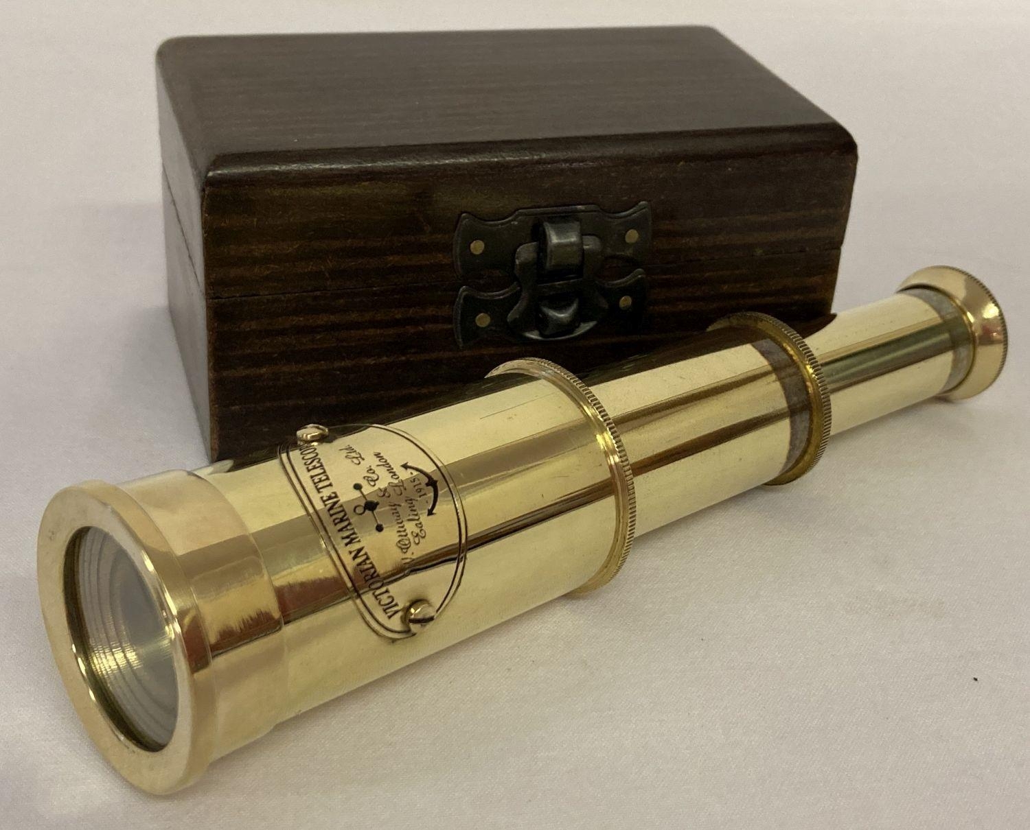 A small brass 2 drawer marine telescope in a wooden box. Box approx. 5 x 10.5 x 6cm.