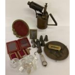 A collection of assorted misc items to include a vintage brass 'Monitor' blow torch. Together with