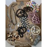 A quantity of assorted vintage costume jewellery to include necklaces, earrings & bracelets. Lot