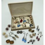 A quantity of mid century screw back and clip on earrings to include Art Deco designs. Lot