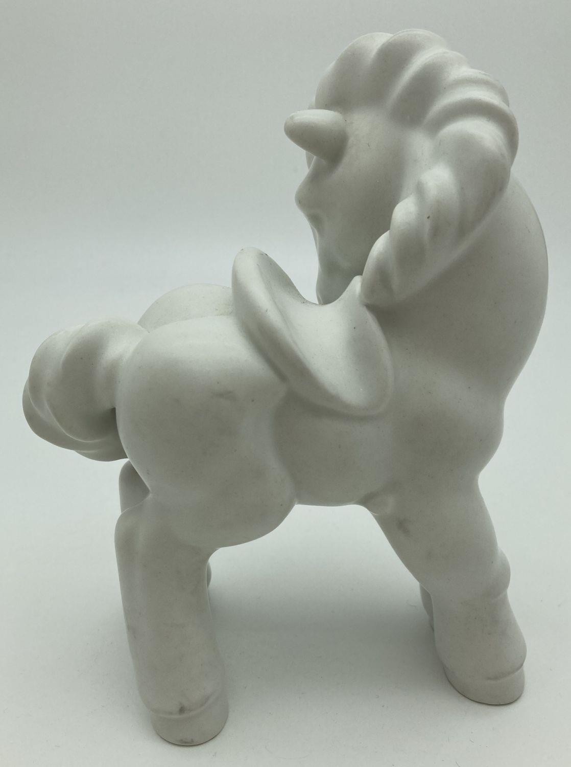 A vintage Rorstrand Swedish ceramic horse figurine by Gunnar Nylund in plain white glazed finish. - Image 3 of 4