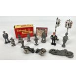 A small quantity of assorted vintage lead & pewter figures together with 2 x OO guage accessories