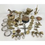 A collection of vintage brass and metal ware items. To include a brass horse and carriage, Welsh