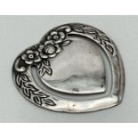 A silver heart shaped bookmark with floral and leaf decoration. Back marked 925. Approx. 4 x 4cm.