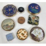A collection of 9 vintage compacts in varying sizes and designs. To include examples by Stratton,