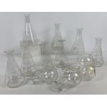 A box of assorted vintage Pyrex glass conical and round bottomed flasks. 8 x 500ml conical flasks, 2