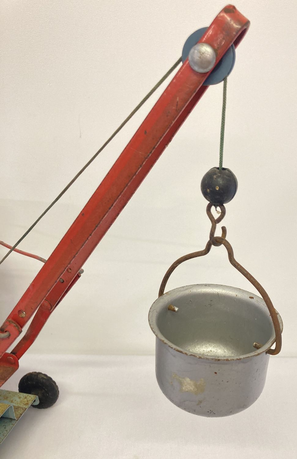 A vintage red and blue 1950's No. 2 tinplate crane with bucket and swivel base by Tri-Ang. - Image 2 of 5