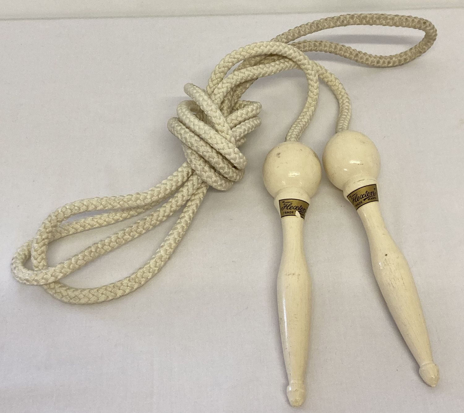 A vintage wooden handled "Flexten" ball bearing skipping rope.