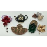 5 vintage brooches to include leaf design, teapot and fuchsia flower, together with an American