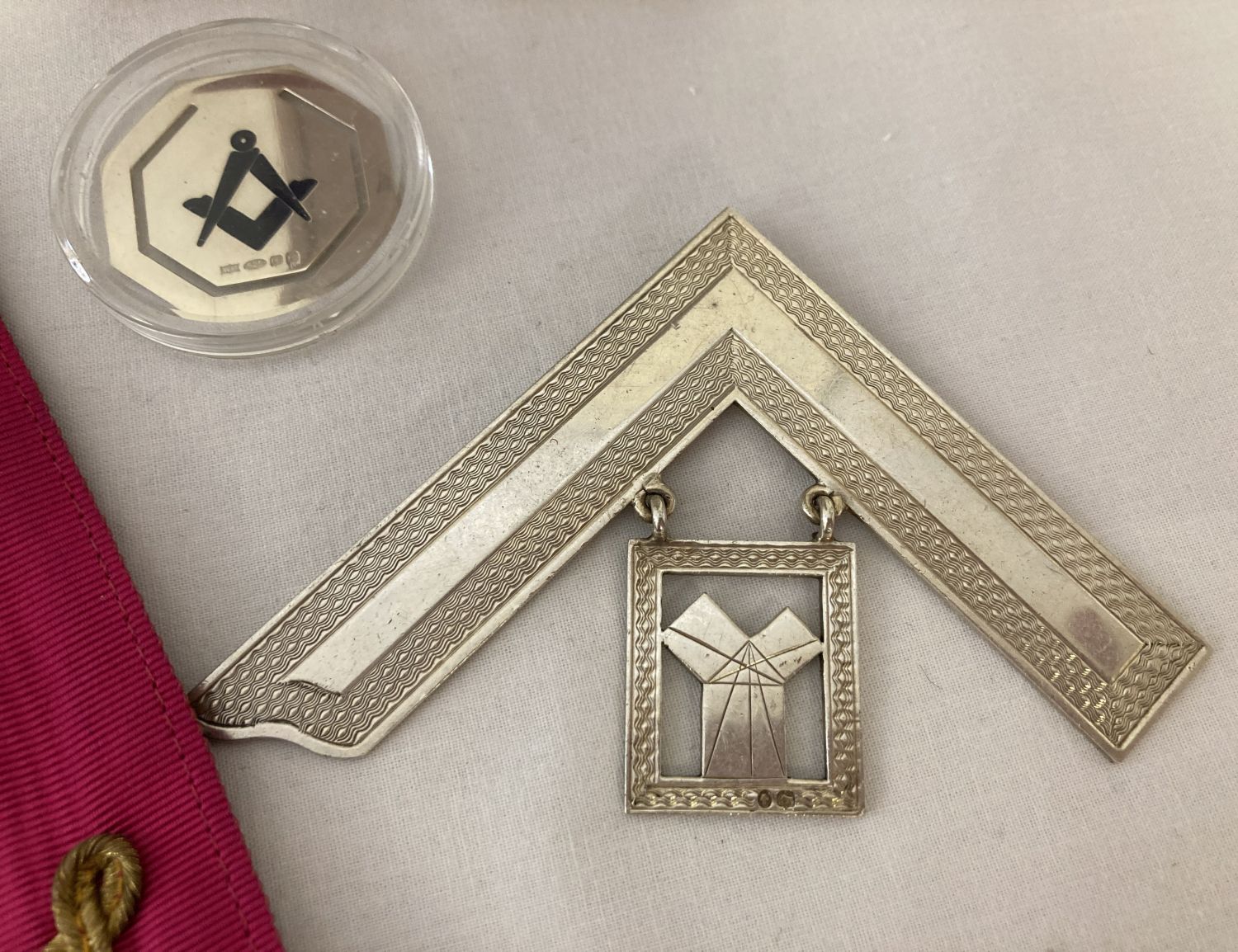 A Victorian silver Past Masters collar jewel together with assorted Masonic items. - Image 2 of 4