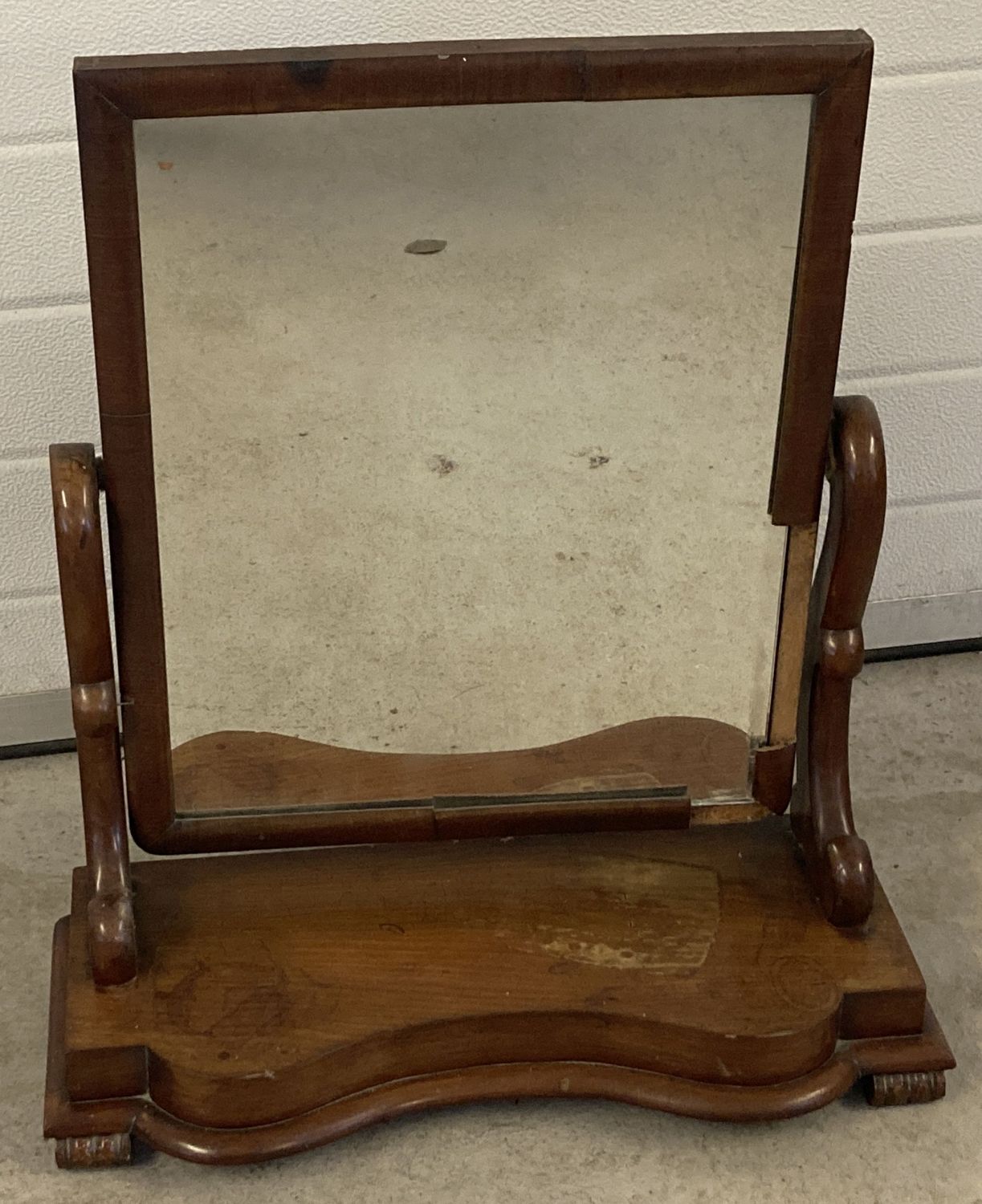 A Victorian mahogany table top swing mirror with shaped base and supports, frame a/f.