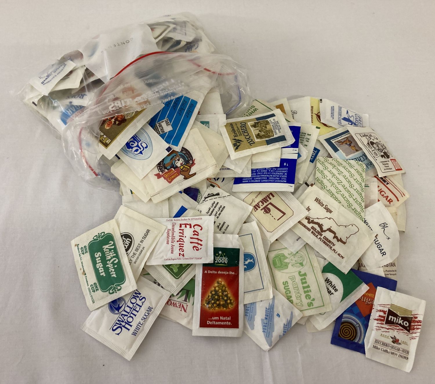Sucrology collection - 4 boxes of vintage collectable sugar packets and sachets. - Image 7 of 8