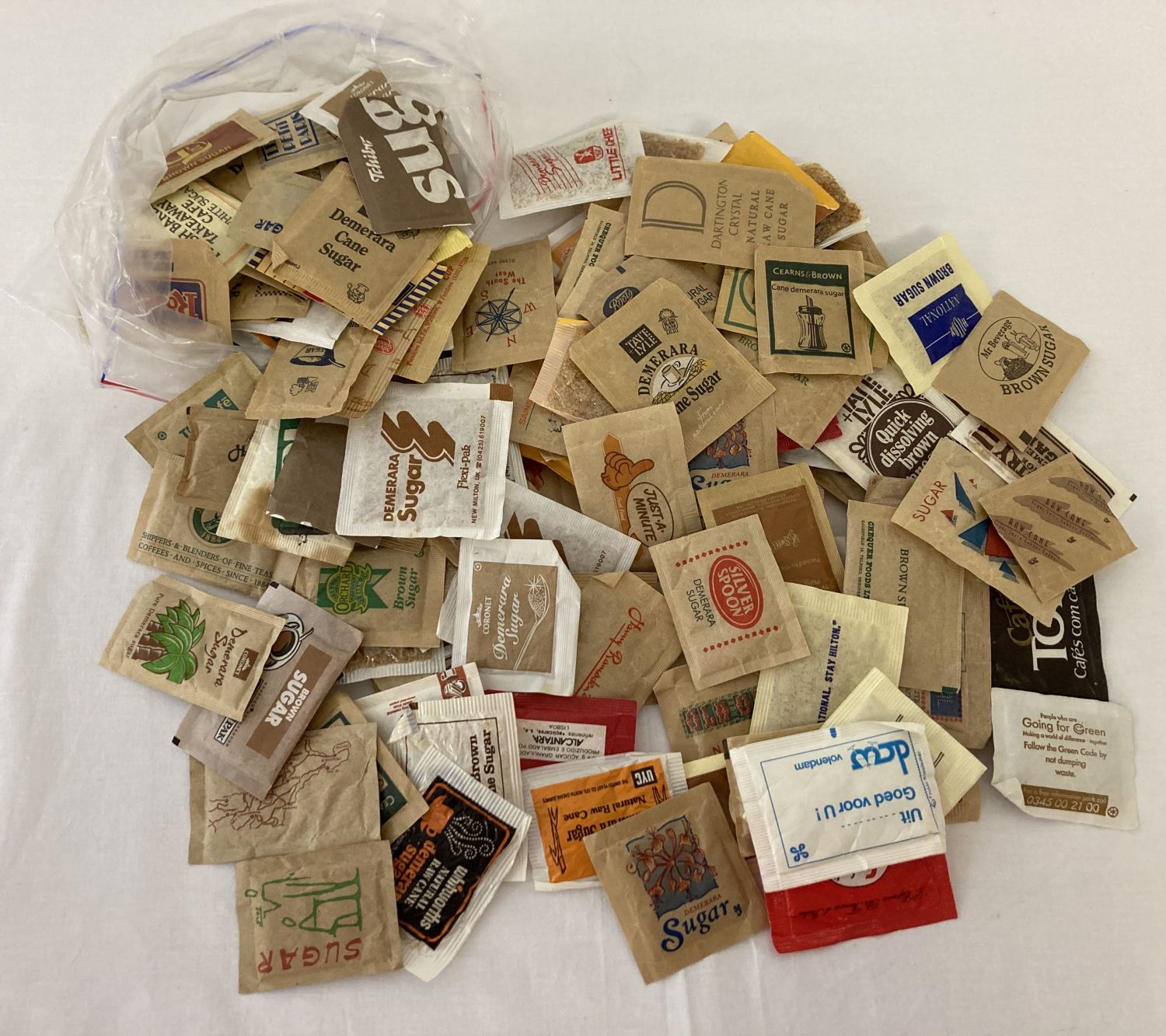 Sucrology collection - 4 boxes of vintage collectable sugar packets and sachets. - Image 5 of 8