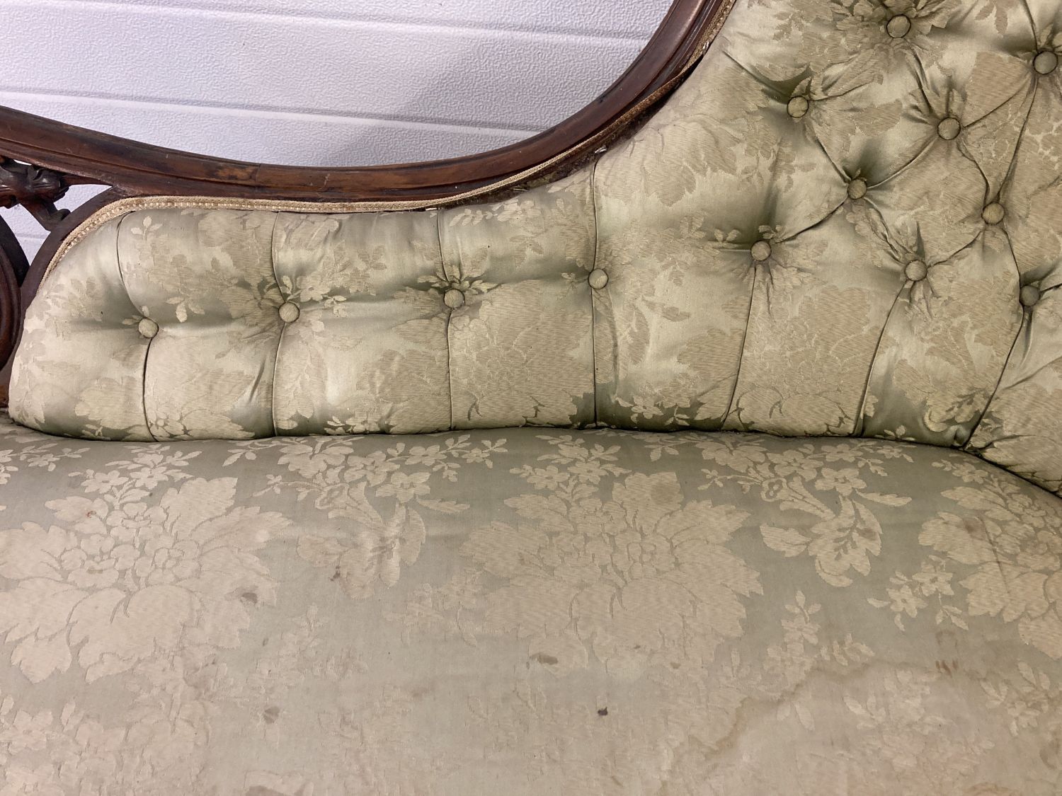 A Victorian walnut framed chaise lounge with green damask style upholstery and button back detail. - Image 8 of 11