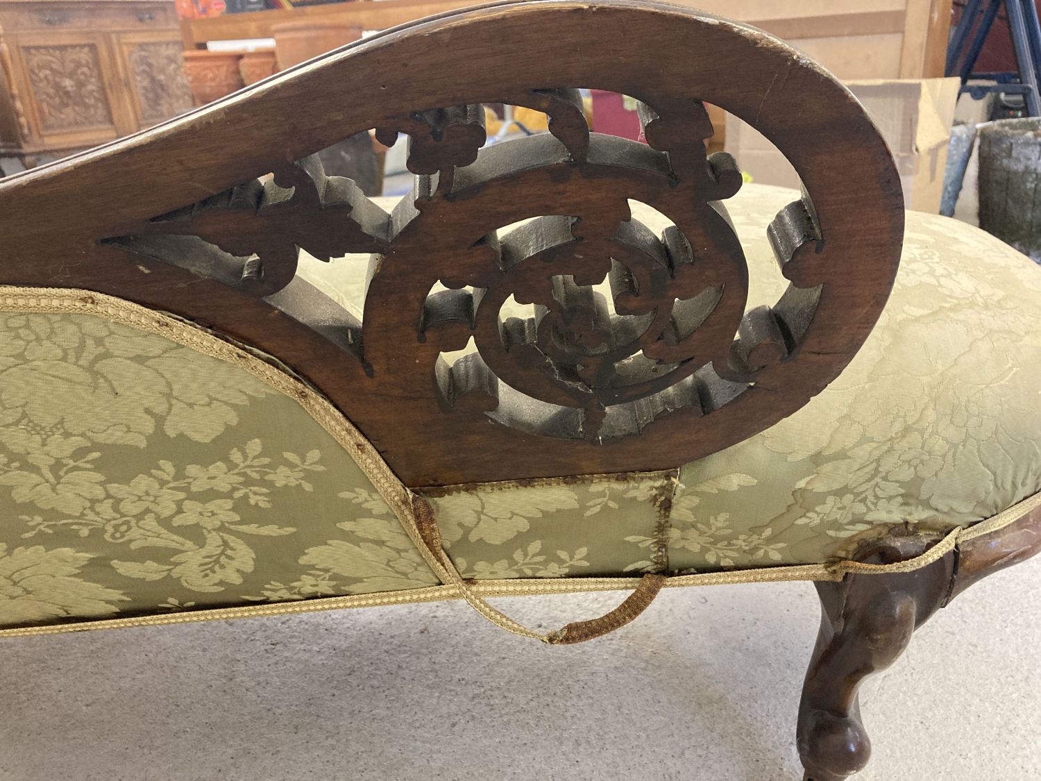 A Victorian walnut framed chaise lounge with green damask style upholstery and button back detail. - Image 11 of 11