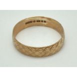A vintage 9ct gold wedding band with diamond cut pattern. Full hallmarks to inside of band. Size L½.