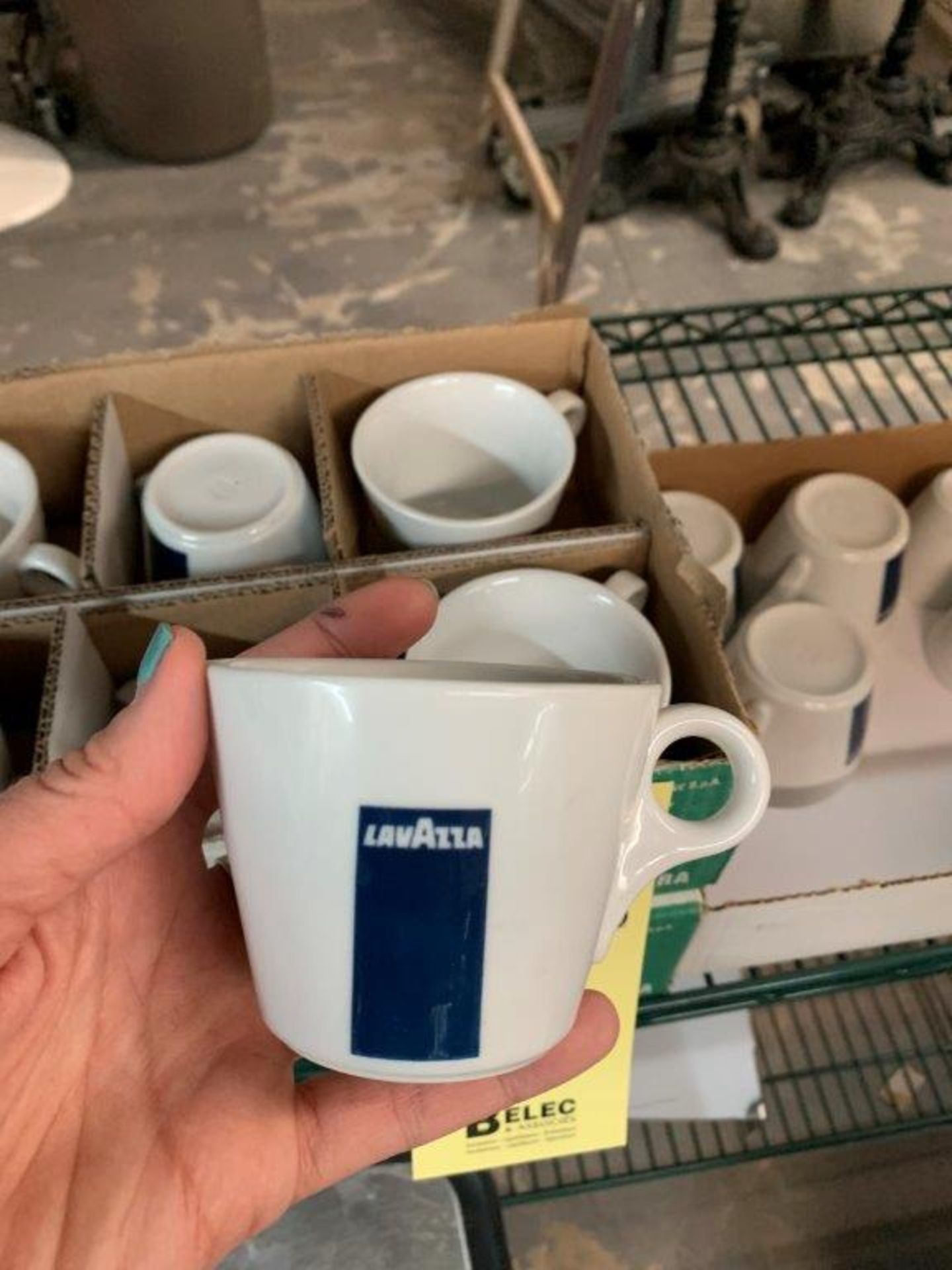 Lot de tasses LAVAZZA + sous coupes - 27 Mrcx +/-