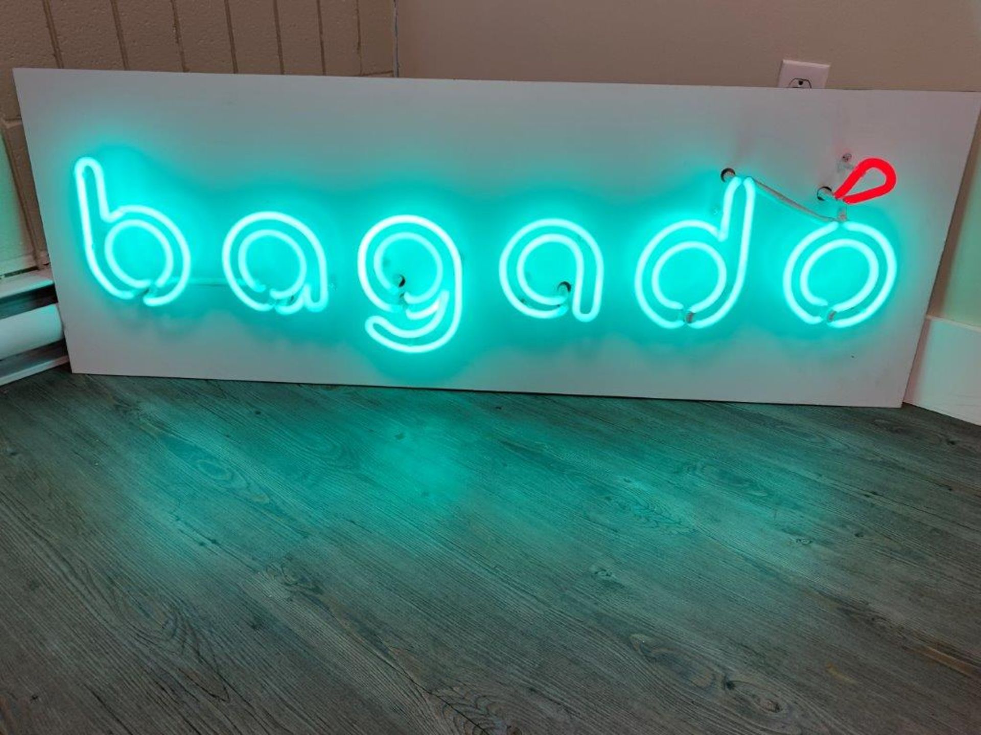 Enseigne neon BAGADO