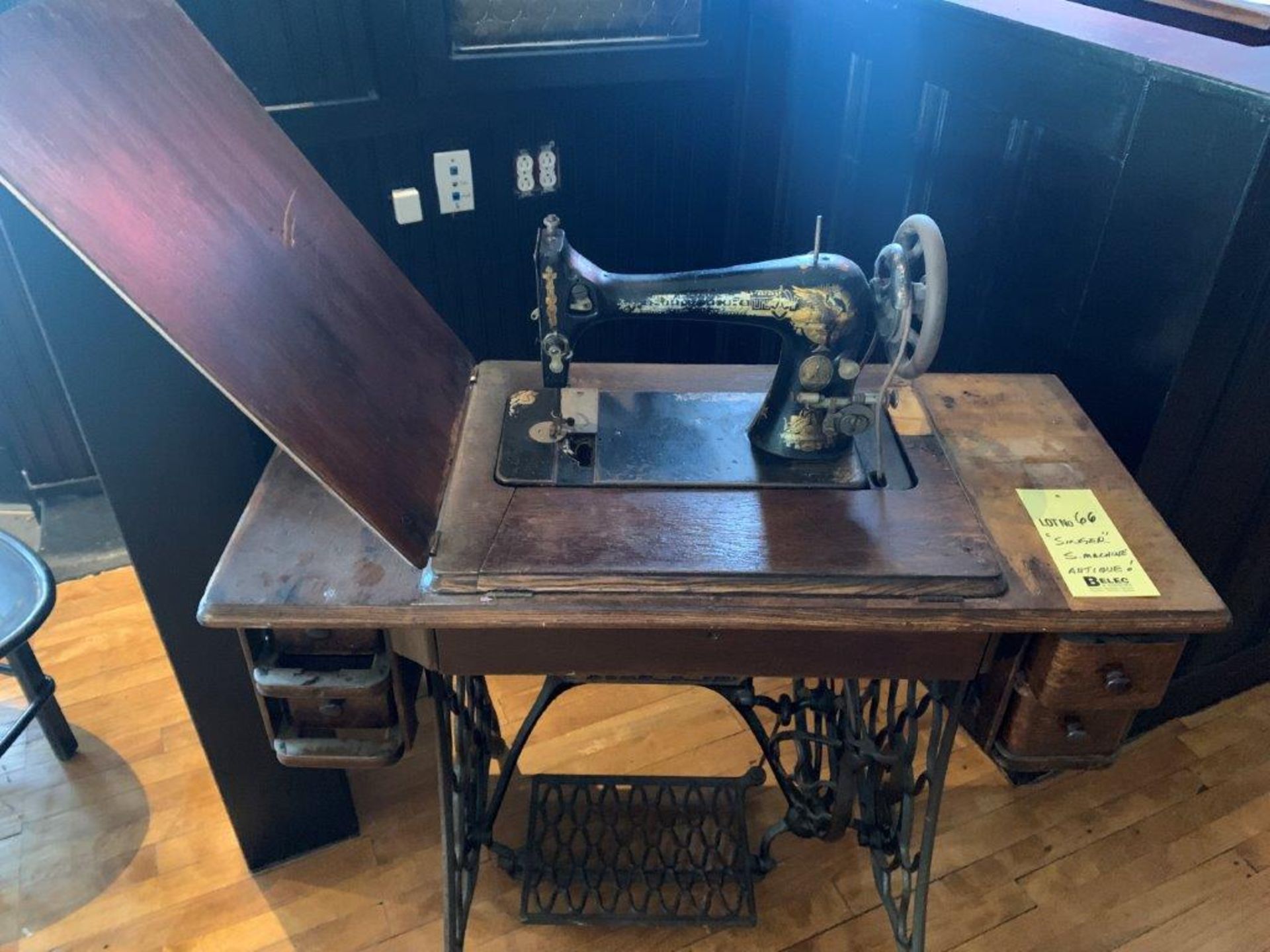 Antique Machine à coudre