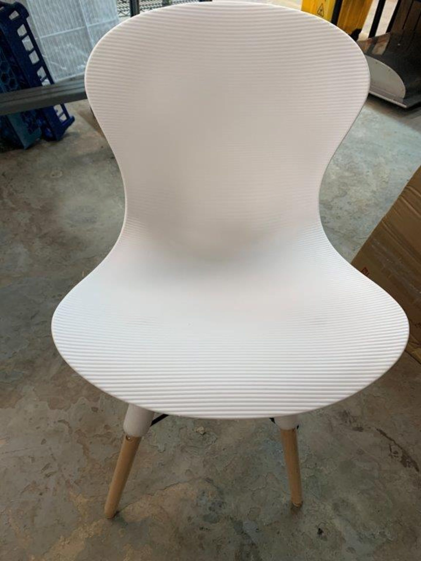 Lot de 2 Chaises blanches - assemblage de base requise