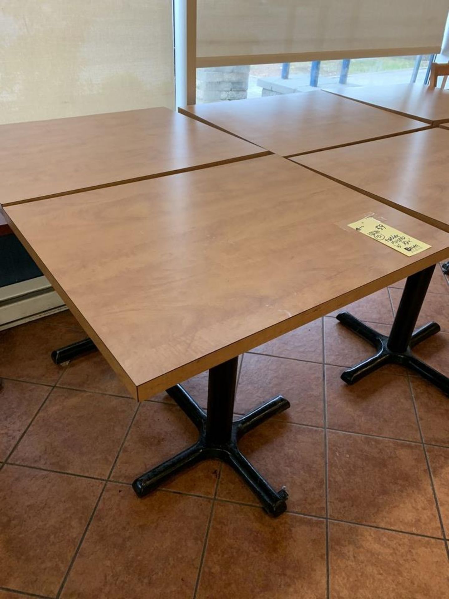 (10) Tables Bistro 30 x 24" QUANTITÉ x PRIX MISÉ