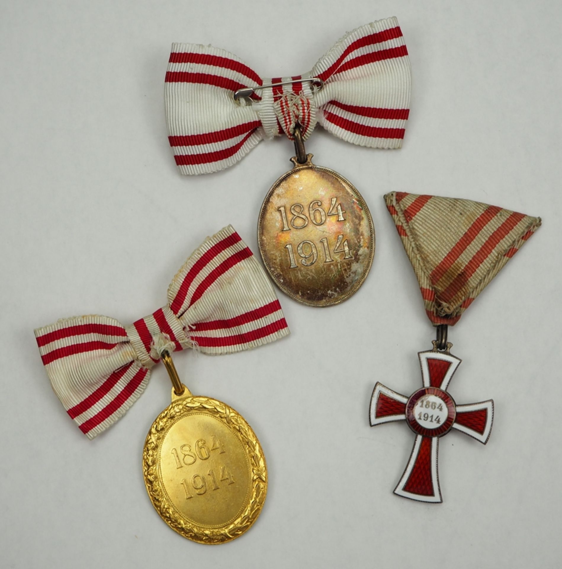 Österreich: Rot Kreuz Auszeichnungen - 3 Exemplare. - Bild 2 aus 2