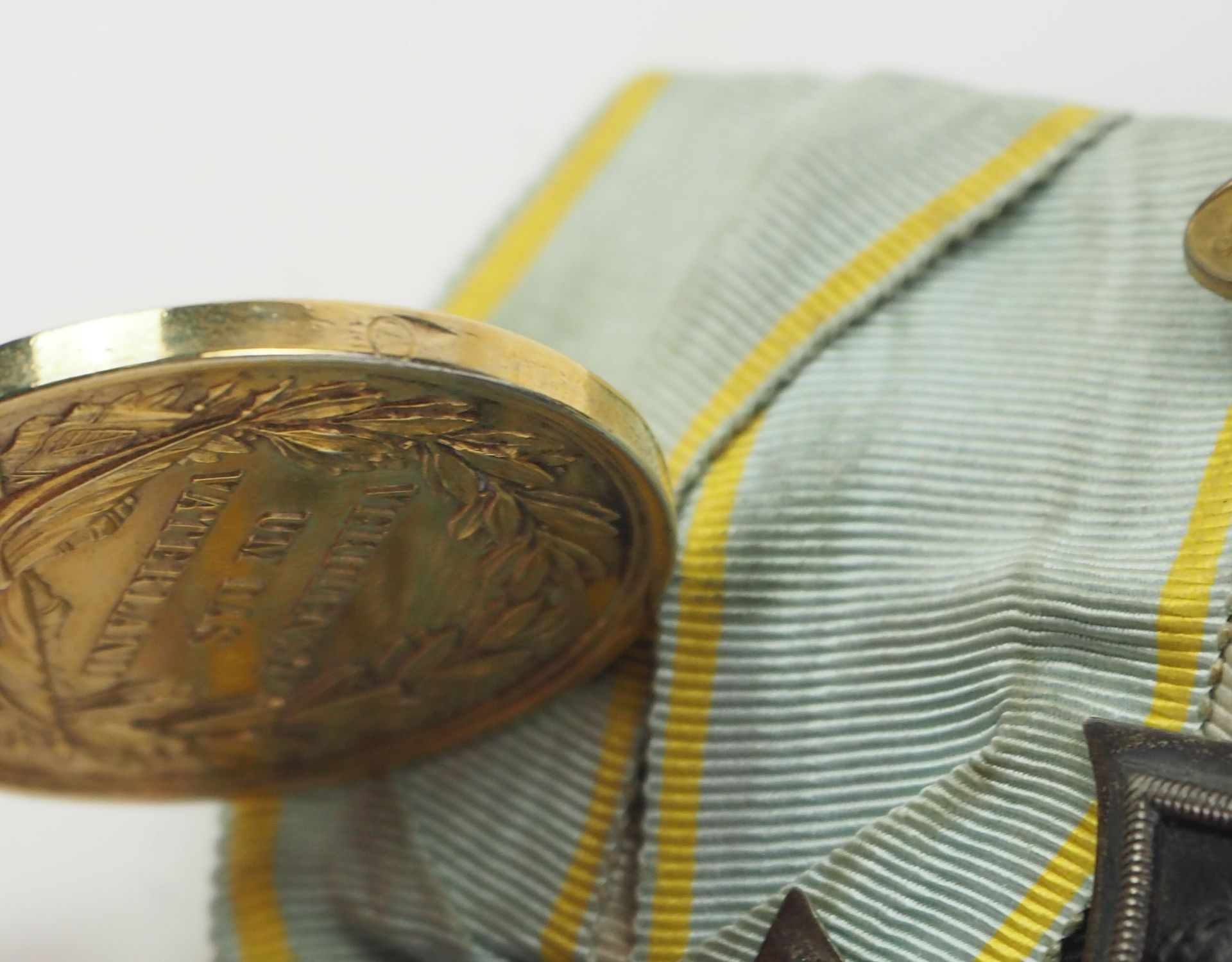 Sachsen: Ordenschnalle eines Trägers der Goldenen Medaille des Militär-St. Hein - Bild 3 aus 5