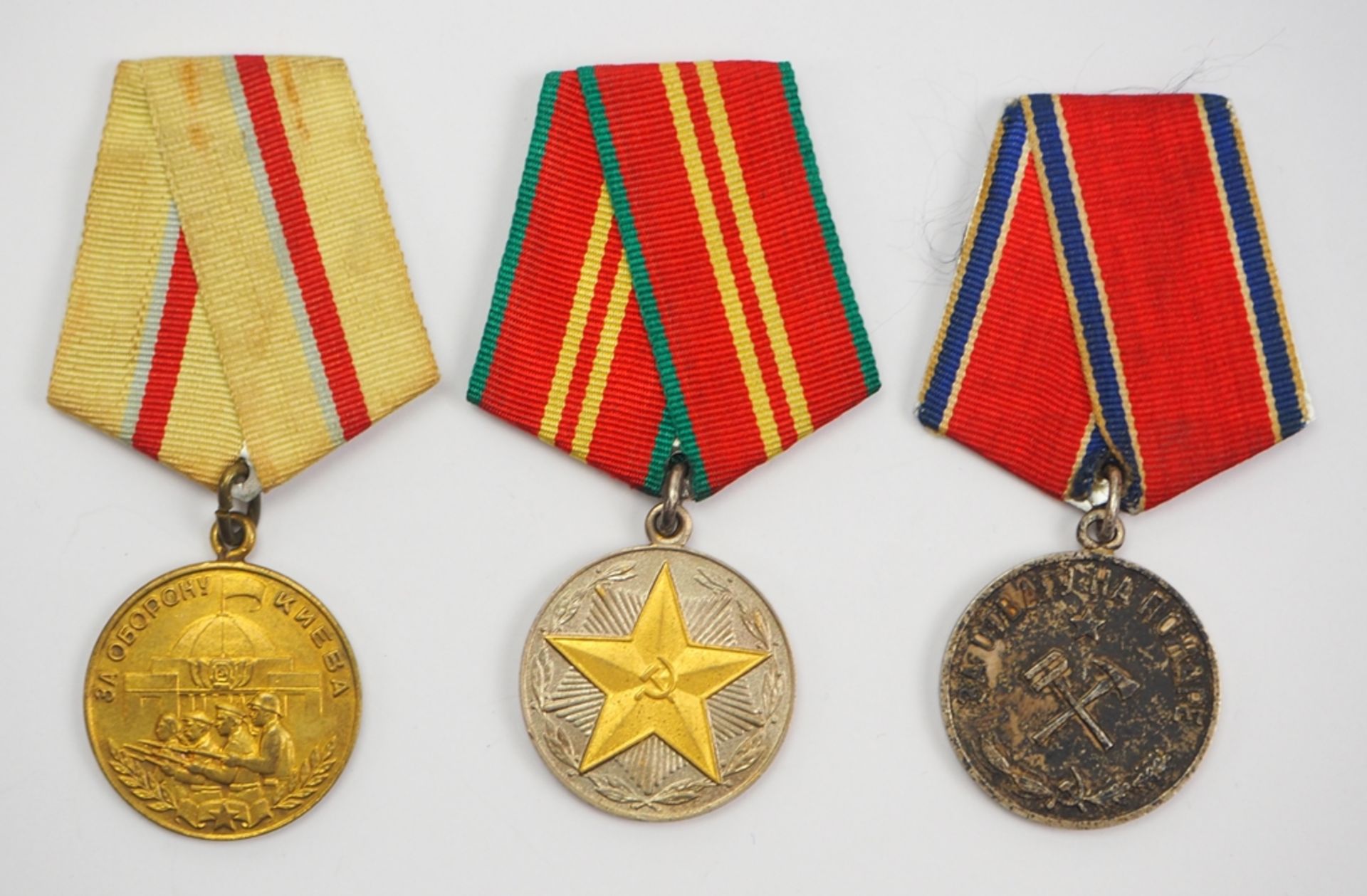 Sowjetunion: Lot von 3 Medaillen.