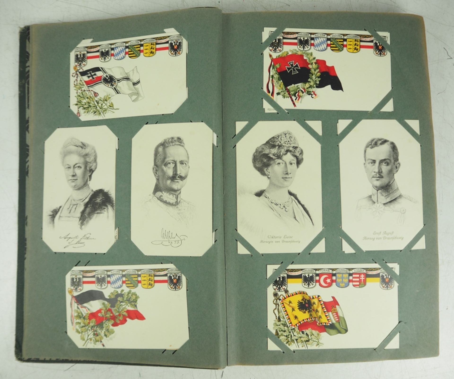 1. Weltkrieg: Postkartenalbum.