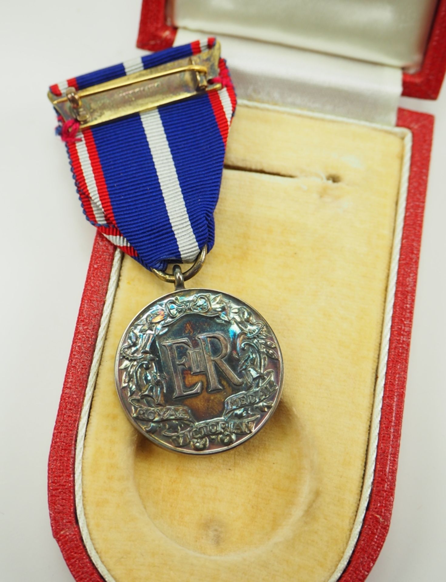 Großbritannien: Königlicher Viktoria-Orden, Goldene Ehrenmedaille, 6. Modell (seit 1955), Ausführun - Image 3 of 3