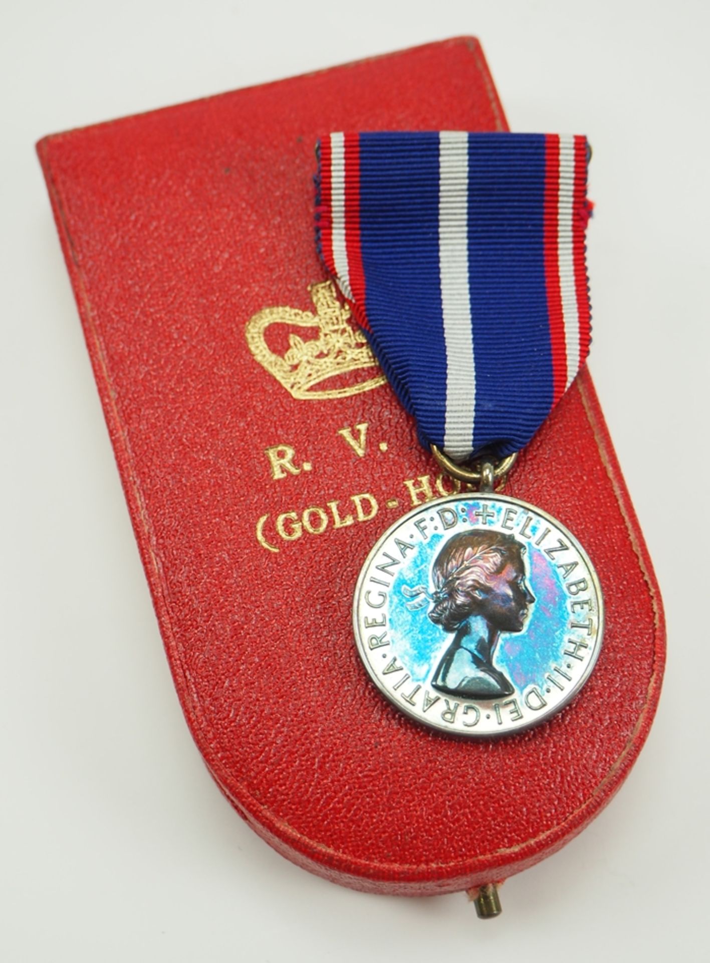 Großbritannien: Königlicher Viktoria-Orden, Goldene Ehrenmedaille, 6. Modell (seit 1955), Ausführun