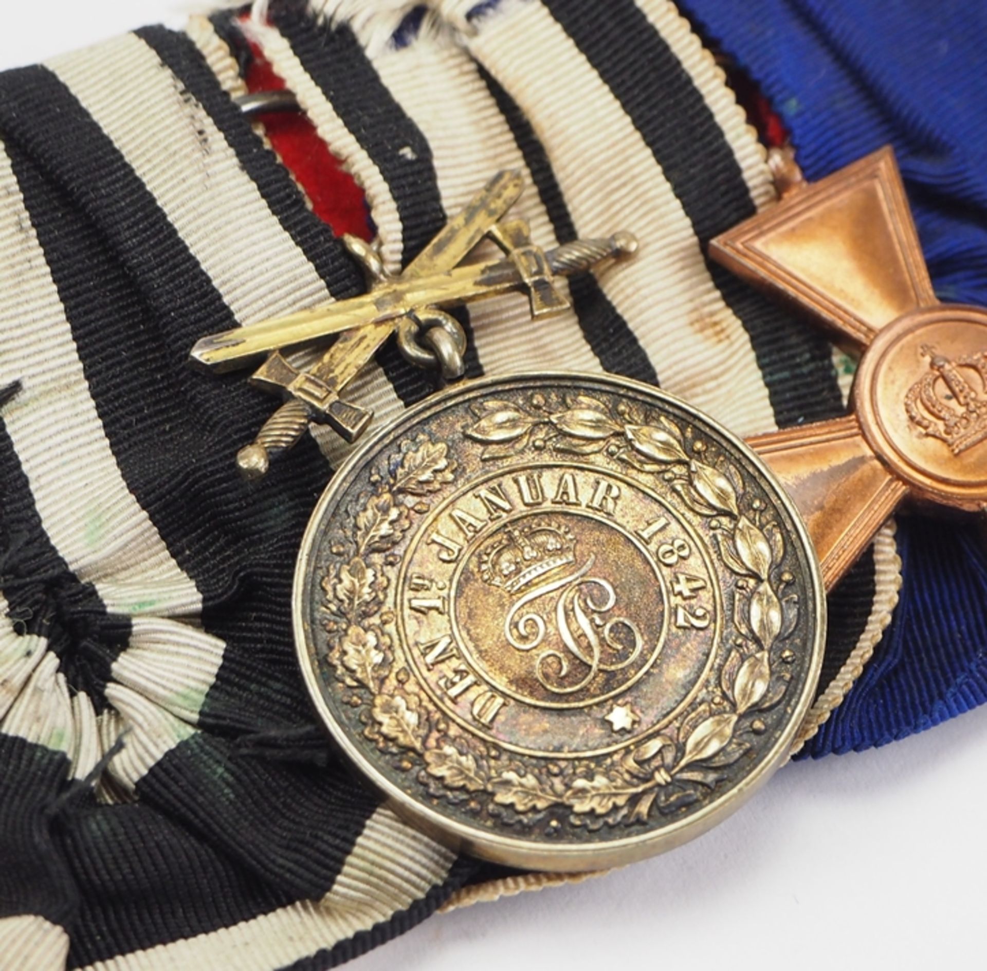 Hohenzollern: Ordenschnalle eines Frontsoldaten mit 3 Auszeichnungen. - Bild 2 aus 3