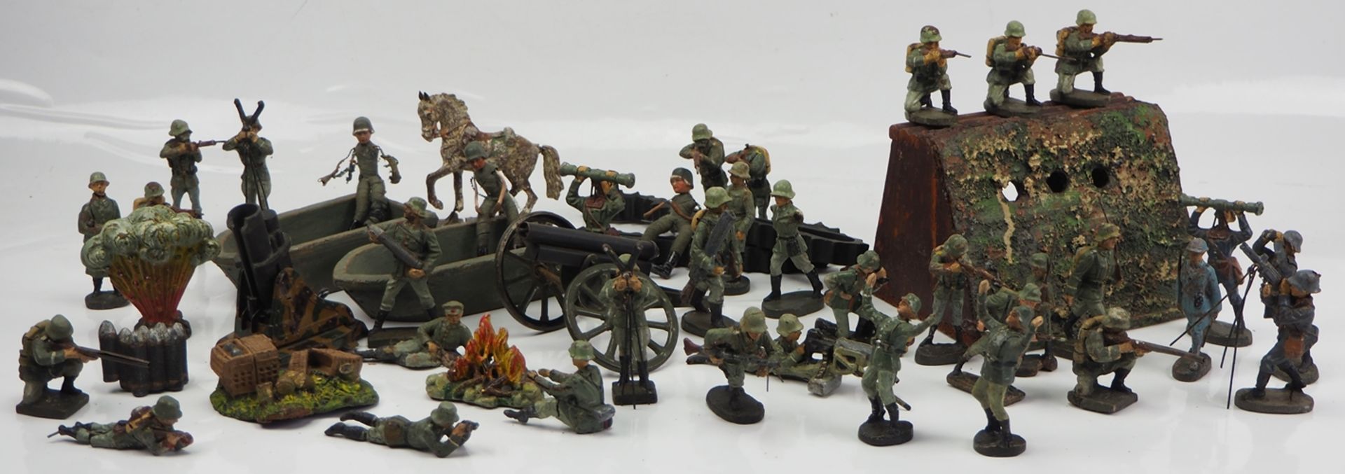 Elastolin: Wehrmacht Figuren und Diorama sowie Technik. - Image 2 of 4