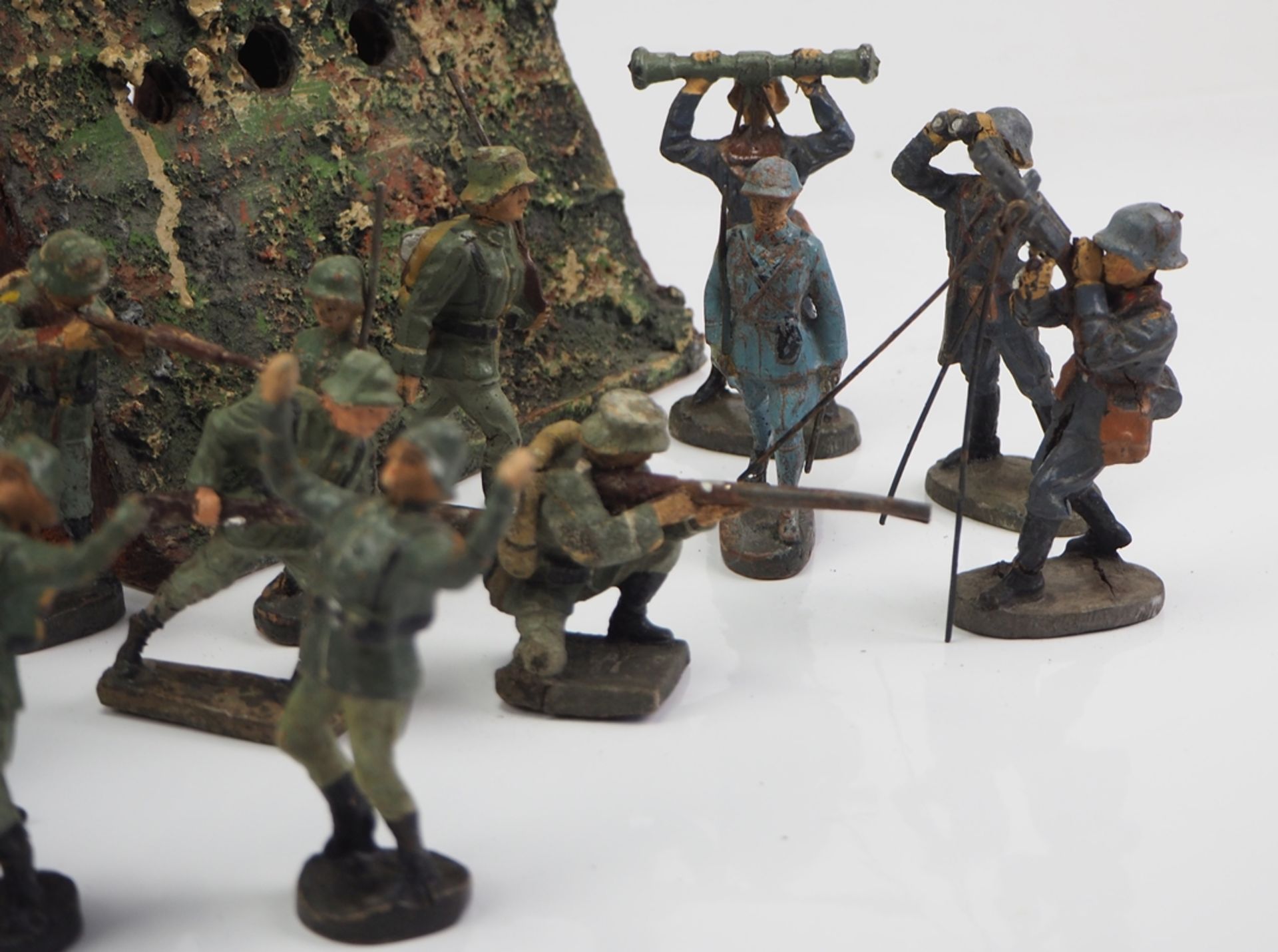 Elastolin: Wehrmacht Figuren und Diorama sowie Technik. - Image 4 of 4