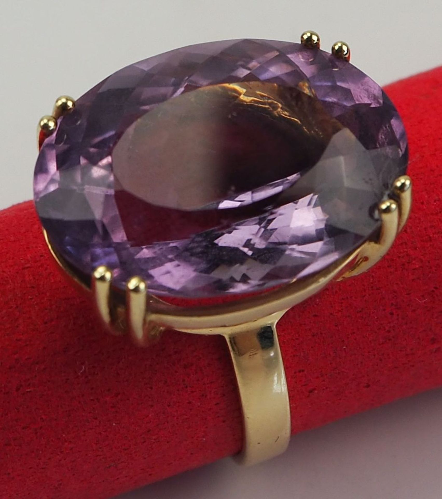 Ring mit Amethyst GOLD.